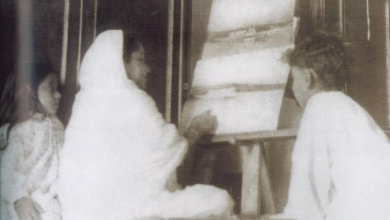 নিজের সন্তানদের সাথে ছবি আঁকছেন মেহেরবানু খানম